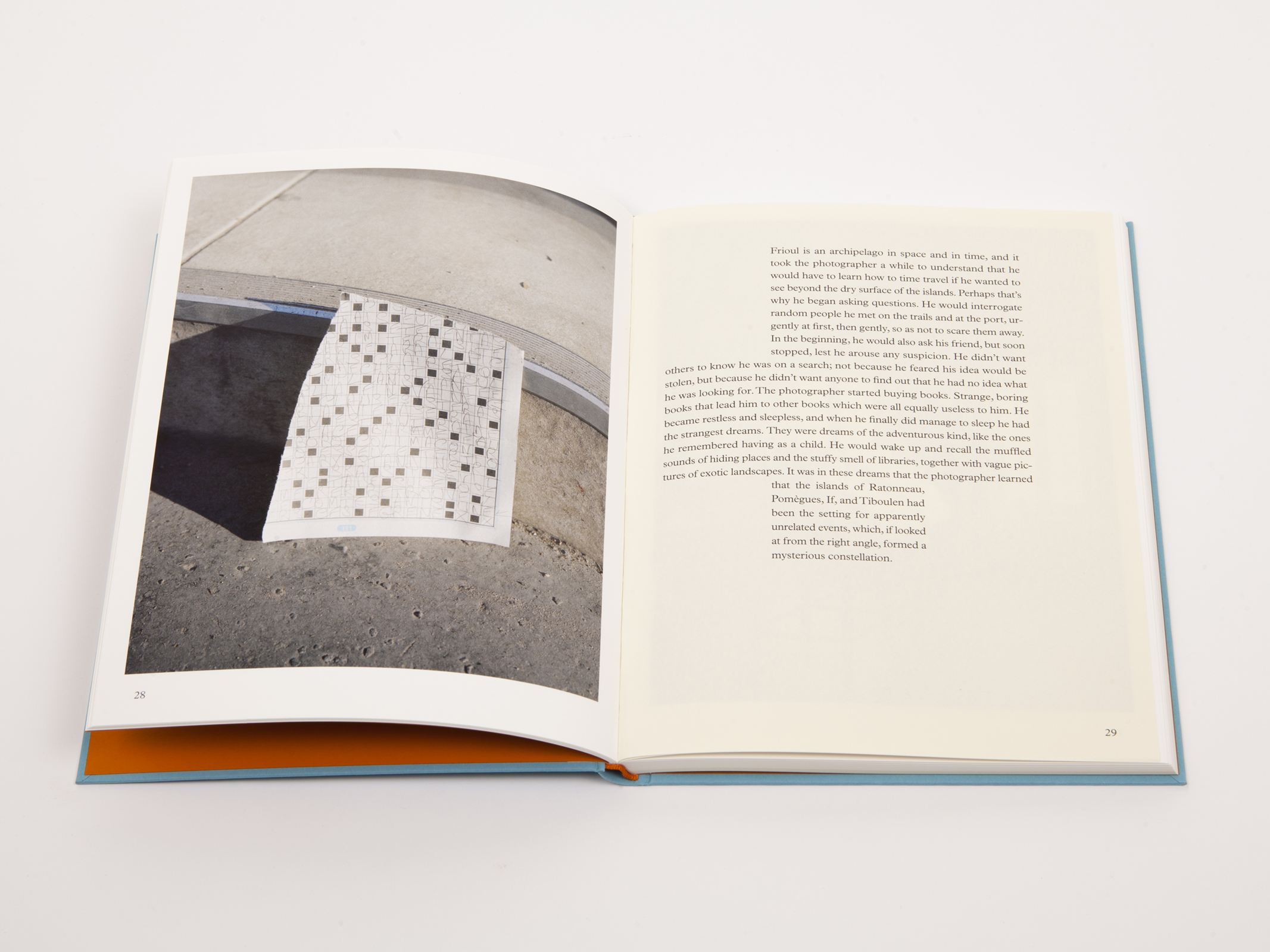 fotografia di un libro aperto